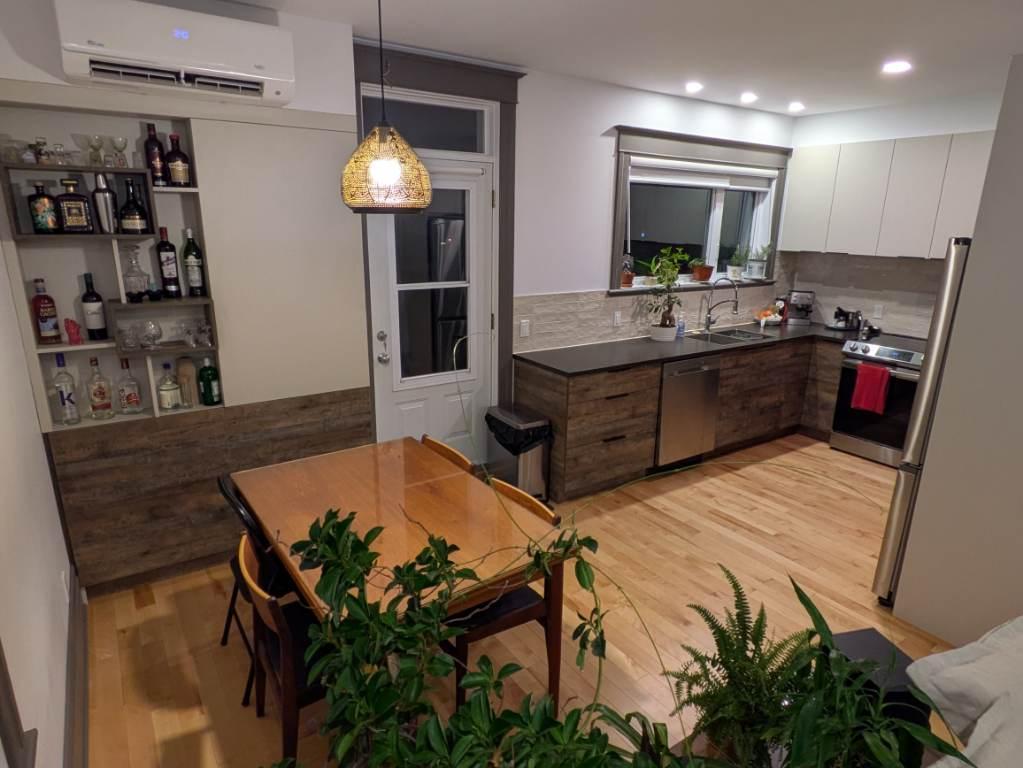Logement à louer au coeur de Villeray Lumineux 5 1/2 au 3e étage, 2 chambres, 2 salles de bain, 2 balcons, climatisé, couchers de soleil, 5 électros | 3283447