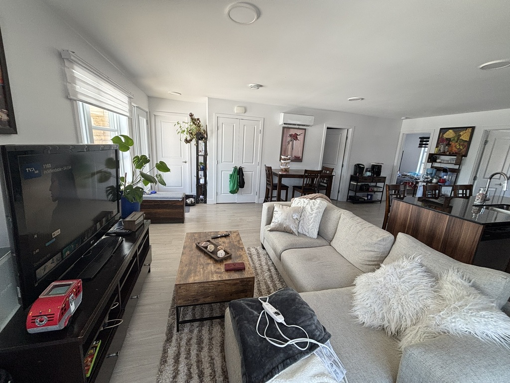 Grand 4 1/2 Moderne Dans Un 6plex | 3266943