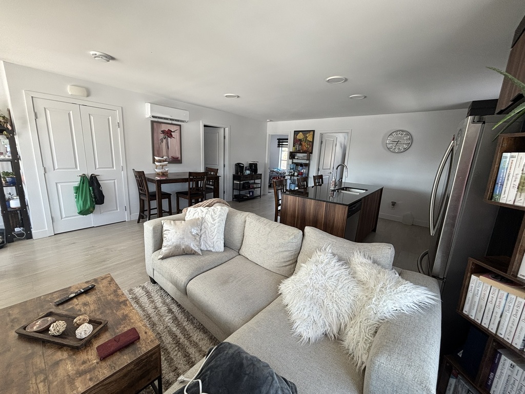 Grand 4 1/2 Moderne Dans Un 6plex | 3266943