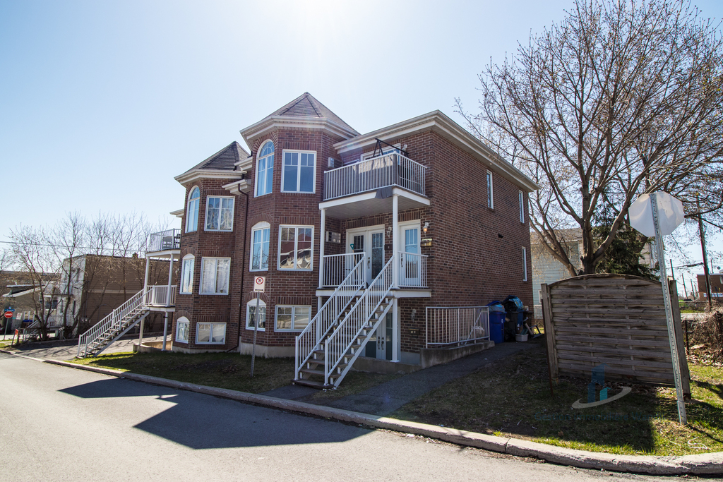 Appartement à Louer - 13 Rue Talon #D | 3266829