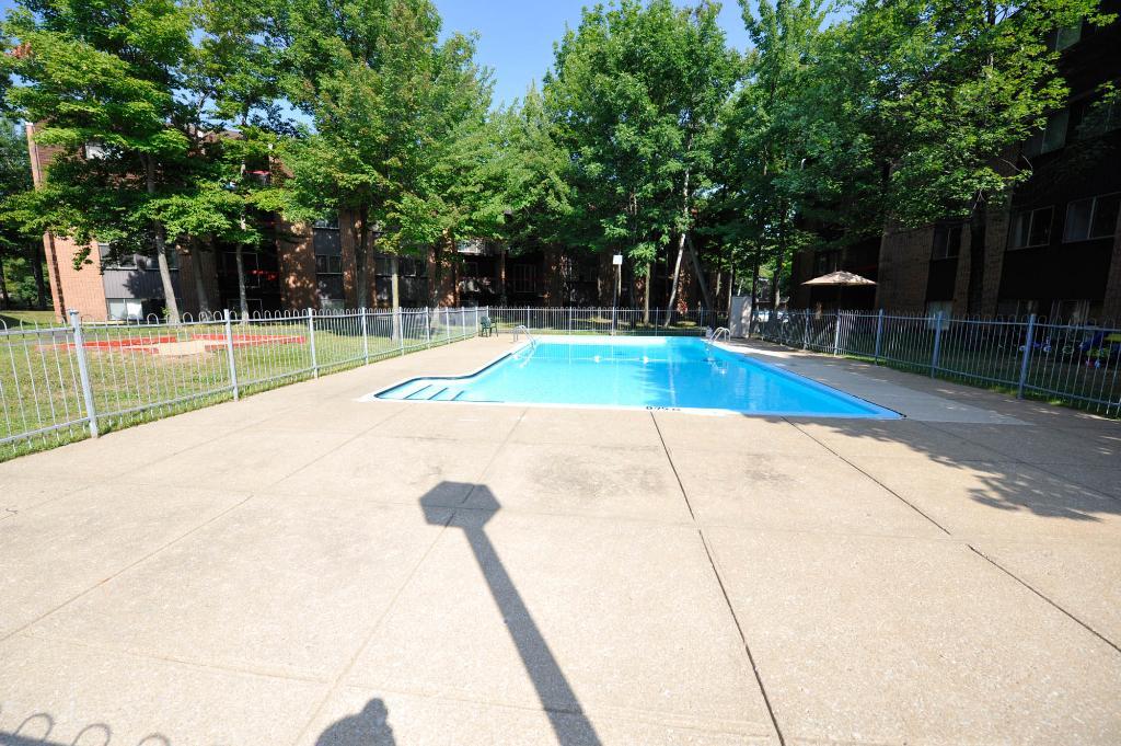 4 1/2 Charny Tout inclus Piscine septembre | 3279920