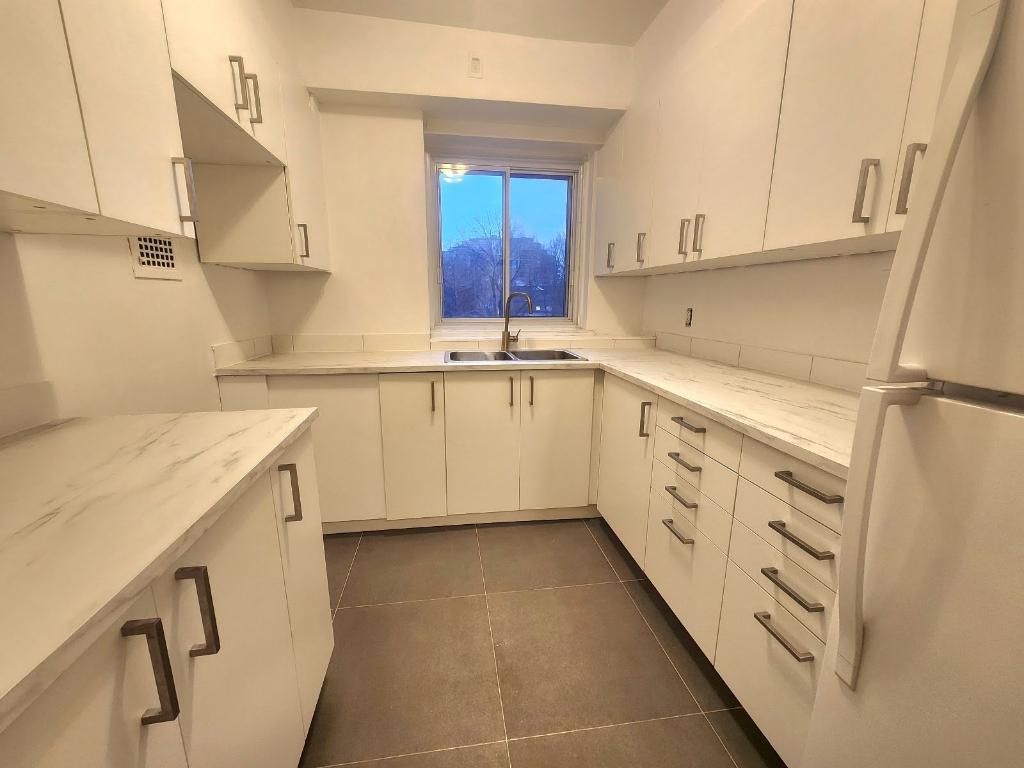 ** Because You Deserve 2bed 2bath, Concrete Building, CDN, UDM ** | 3279150