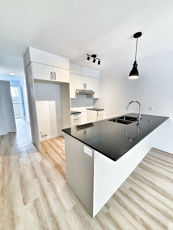 4 1/2 Neuf 2025 | 3312777