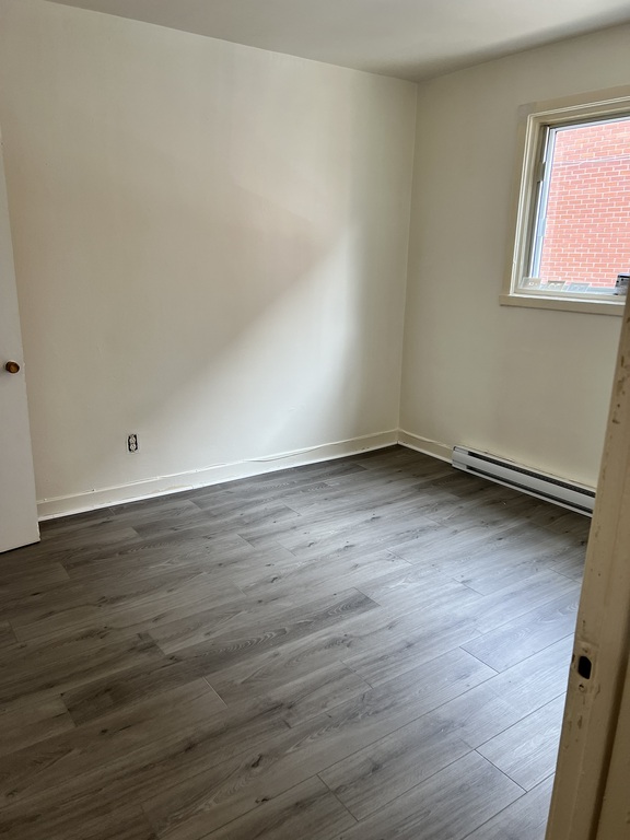 4 1/2 Sur Bellechasse, | 3281756