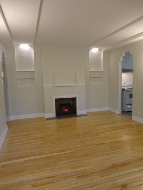 Appartement lumineux au dernier étage, 3 chambres, 5 1/2, rénove - Bright top floor, 3 bedroom 5 1/2, renovated, Snowdon metro - July 1 | 3279218