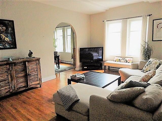 Appartement lumineux au dernier étage, 3 chambres, 5 1/2, rénove - Bright top floor, 3 bedroom 5 1/2, renovated, Snowdon metro - July 1 | 3279218