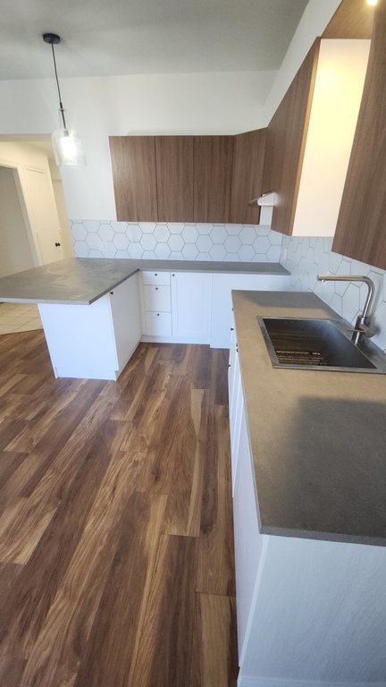 5 ½ 2 Ch. + Bureau - Rénové – Cuisine & | 3265952