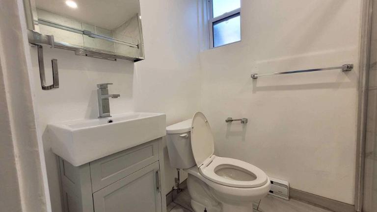 TRES GRAND 3 1/2 - 3485 ELLENDALE - RECEMMENT RENOVE | 3280088