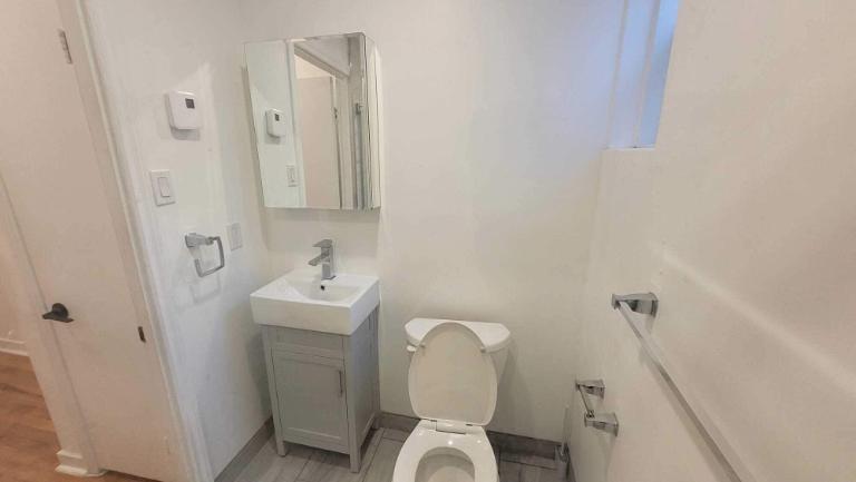 TRES GRAND 3 1/2 - 3485 ELLENDALE - RECEMMENT RENOVE | 3280088