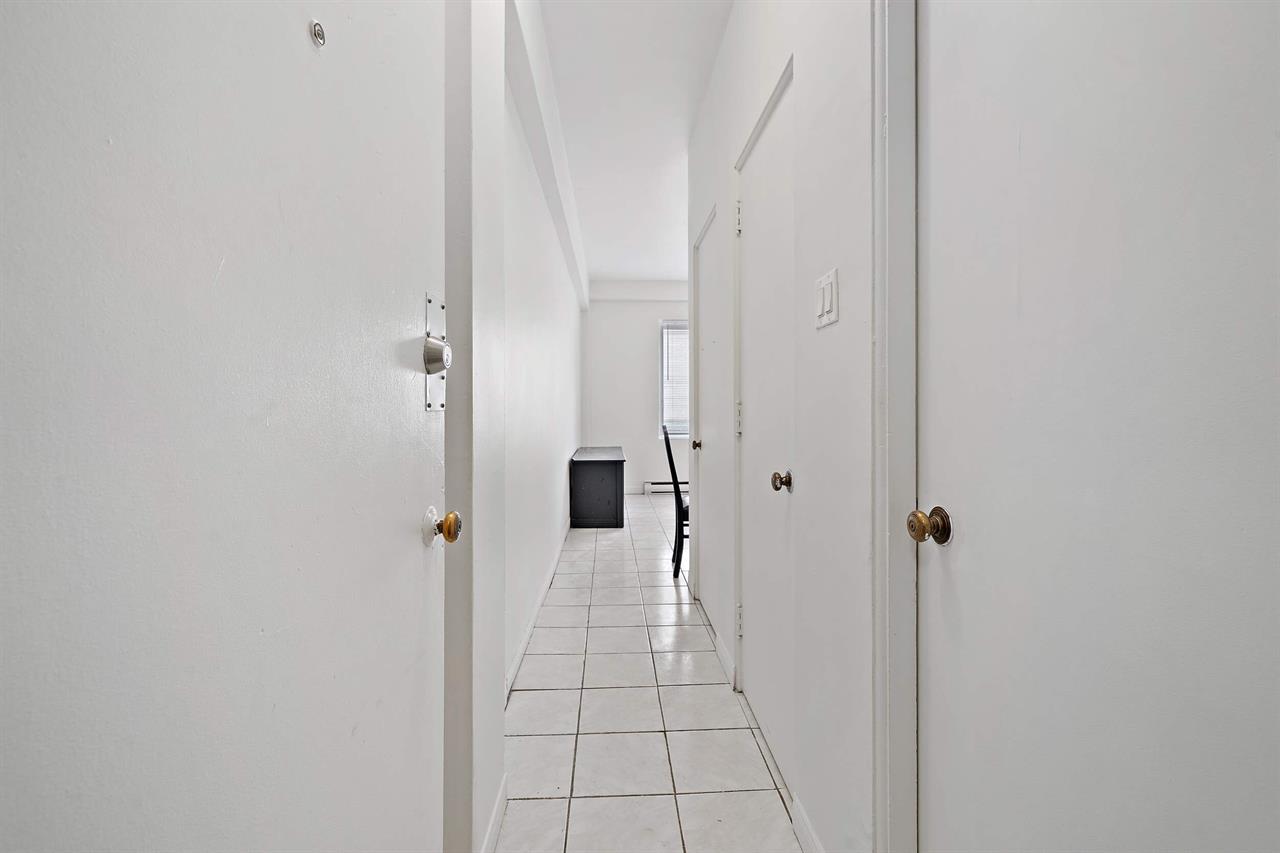 STUDIO SPACIEUX AVEC VUE SUR UN LUXURIANT JARDIN PRIVÉ RENOVE | 3283003