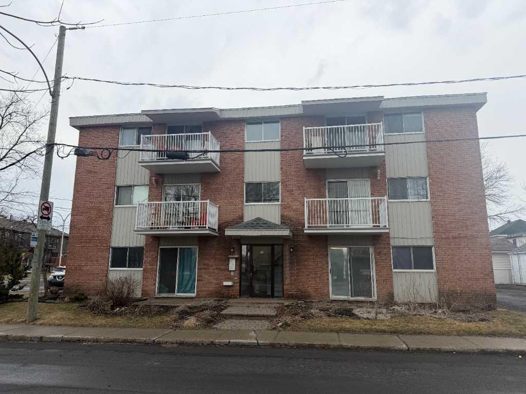 Grand 4 ½ à louer à Saint-Jean-sur-Richelieu – 1100 pi² – Disponible 1er juillet | 3284335