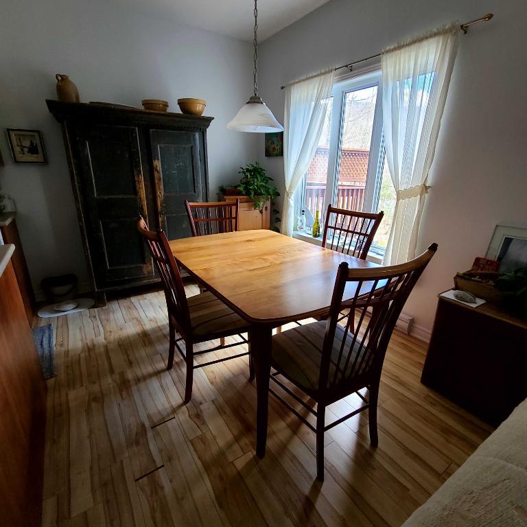 Appartement de rêve 4½, à louer à l’année 1500$/mois à Sutton | 3285366