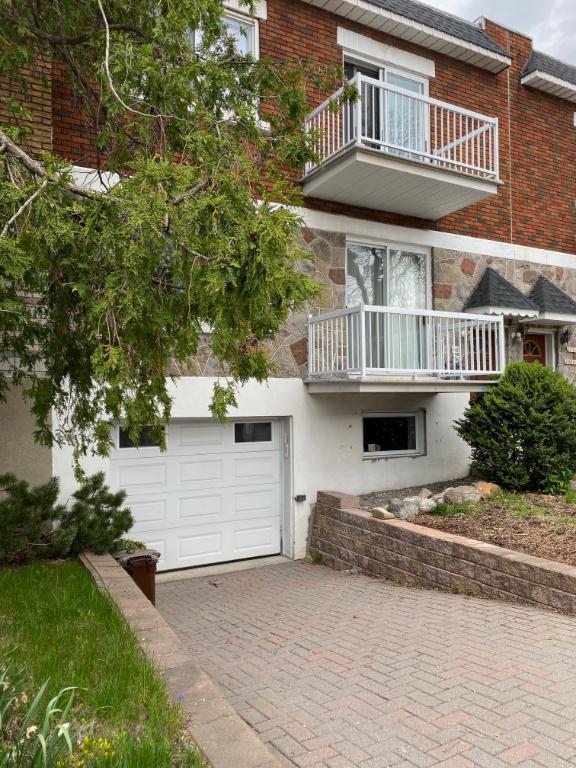HAUT DE DUPLEX À LOUER – AU CŒUR D’AHUNTSIC | 3284028