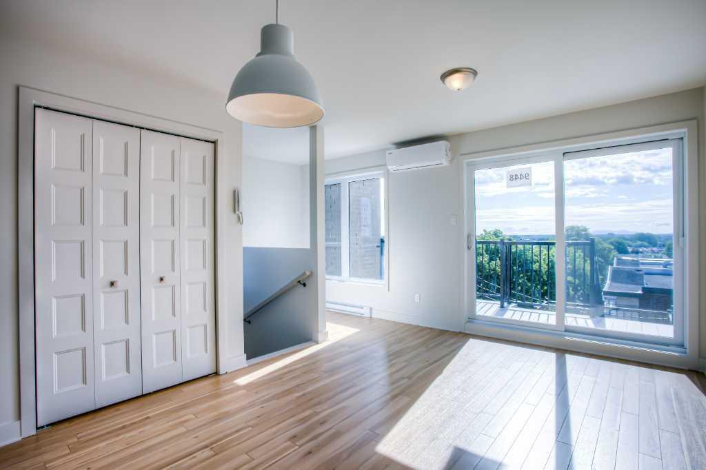 APPARTEMENT 4 1\2 + GRAND BALCON PRIVÉ + STATIONNEMENT | 3283620