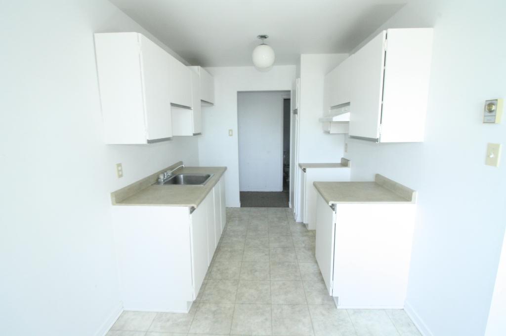 À Valleyfield- Grand, beau, propre, tranquille 4-1/2 LIBRE | 3276758