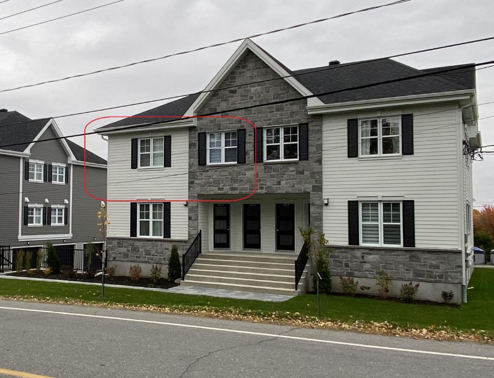 Condo deux chambres et garage double tandem privé à Otterburn Park | 3276815