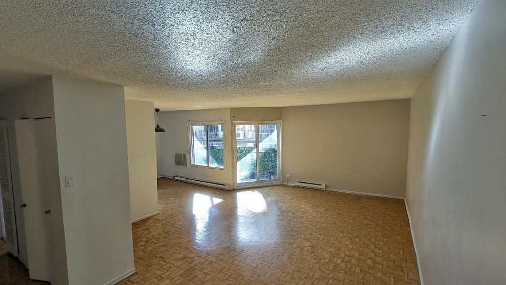 « Spacieux 4½ au 8e étage avec balcon au cœur du Golden Mile — lumineux, bien entretenu et prêt à habiter. » | 3280999