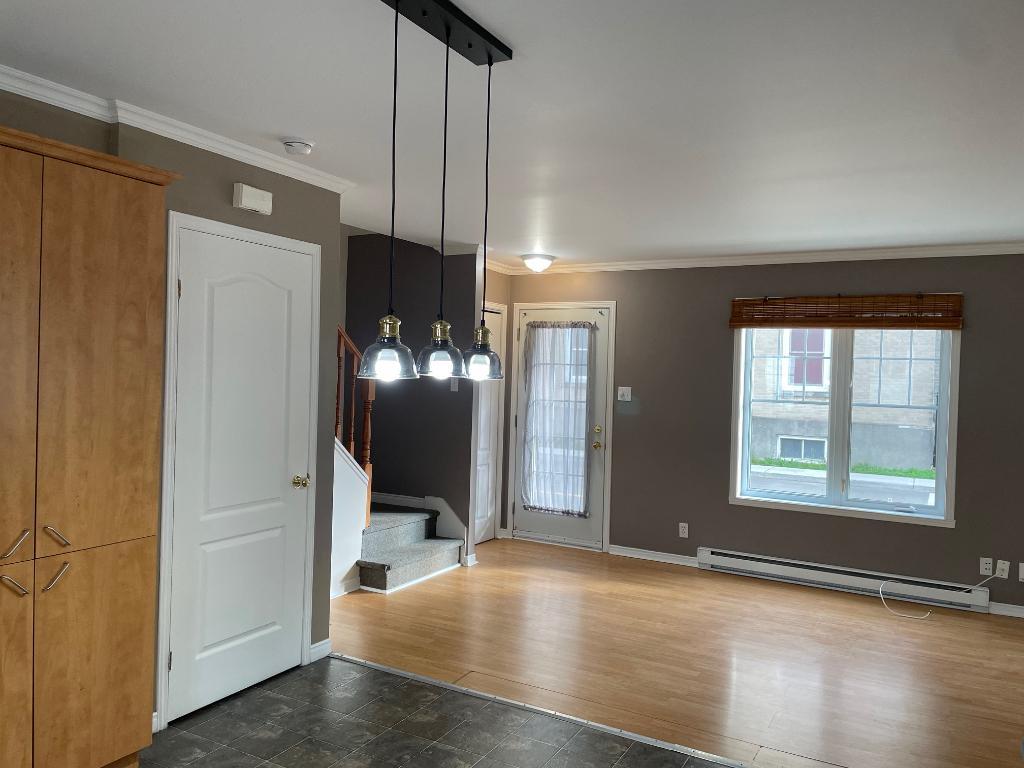 DISPONIBLE 1ER JUIN - CENTRE-VILLE JOLIETTE- SPLENDIDE 4 1-2 SUR 2 ÉTAGES(MAISON DE VILLE) | 3277515