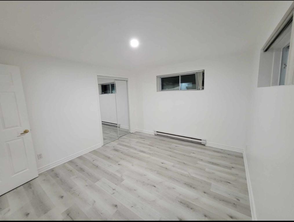 Bachelor à louer chauffé/ éclairé/ internet comprise | 3278687