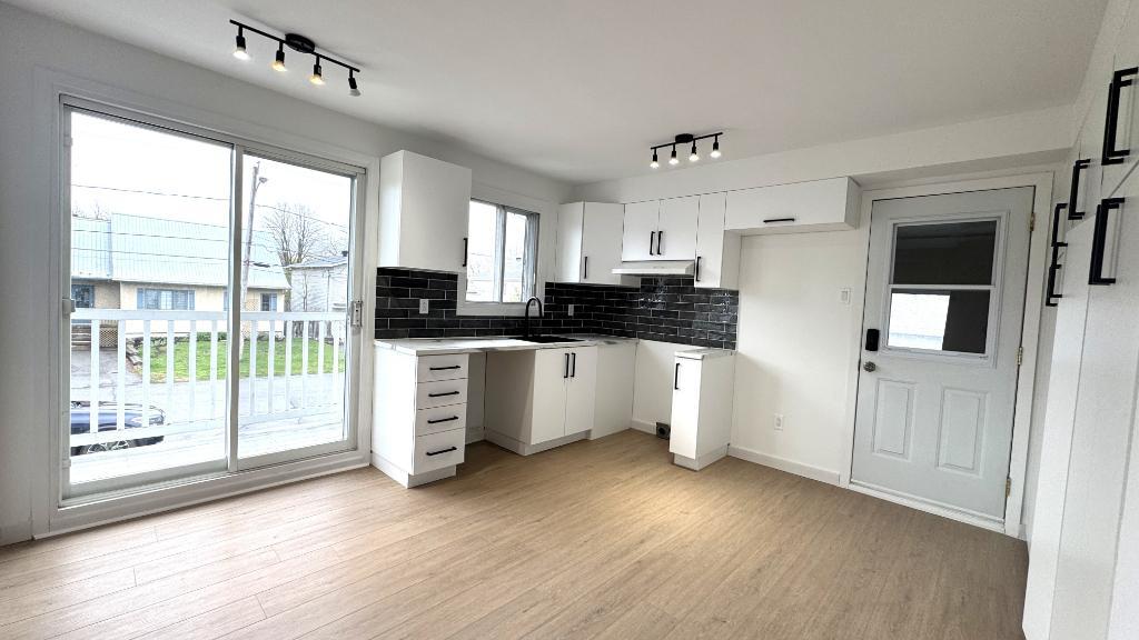 4 1/2 entièrement rénové – St-Eustache – Disponible juin ou juillet | 3278071