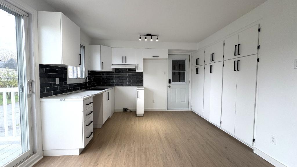 4 1/2 entièrement rénové – St-Eustache – Disponible juin ou juillet | 3278071
