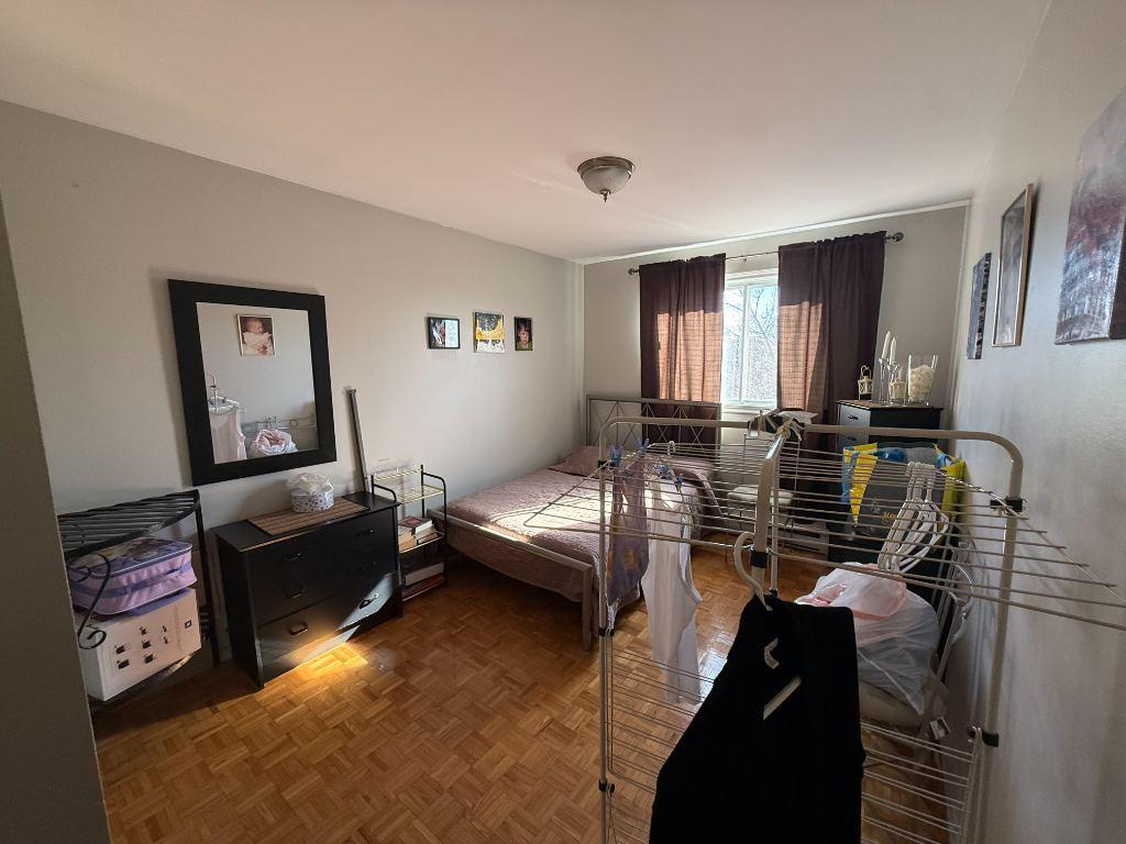 41/2 a Laval dispo 1 Juillet 2026 stationnement, Thermopompe | 3278113