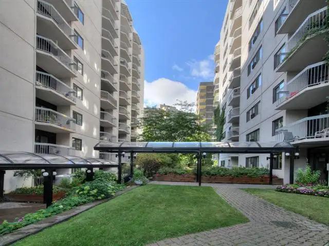 Lumineux et fraîchement rénové, cet 3 1/2 au 8e étage avec balcon / Bright 3½ for Rent — Golden Mile, Montreal (8th Floor, Balcony) | 3280952