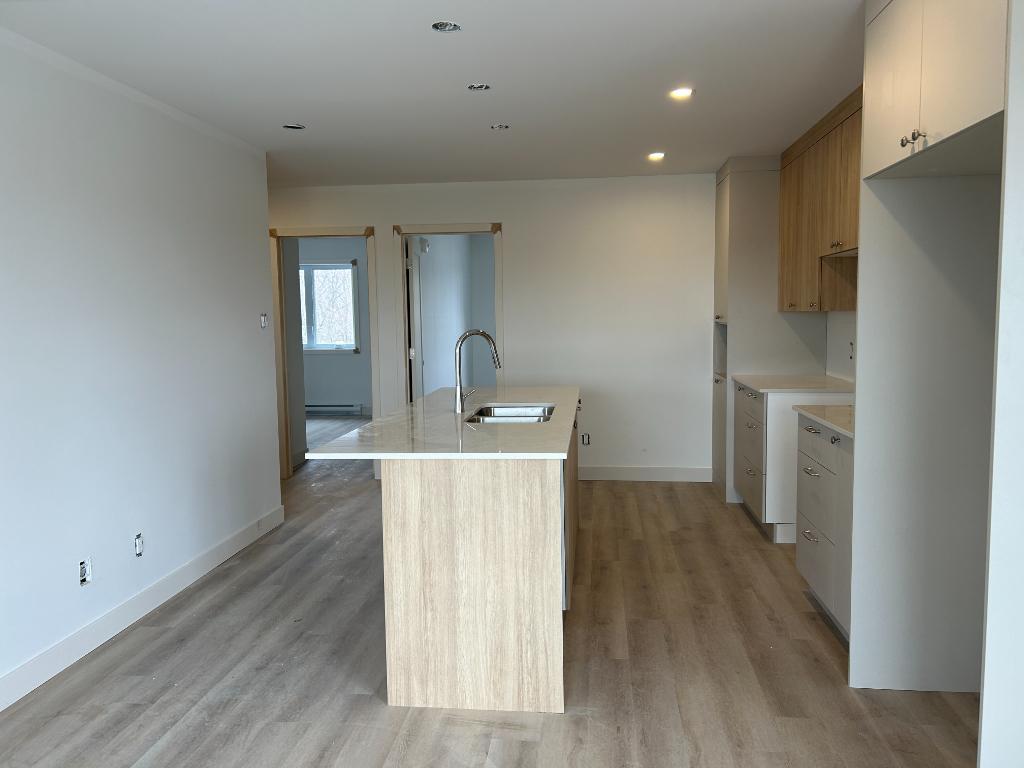 NEUF 4 ½ AVEC PIÈCE BUREAU FERMÉ À PARTIR 1550$ SABREVOIS | 3278738