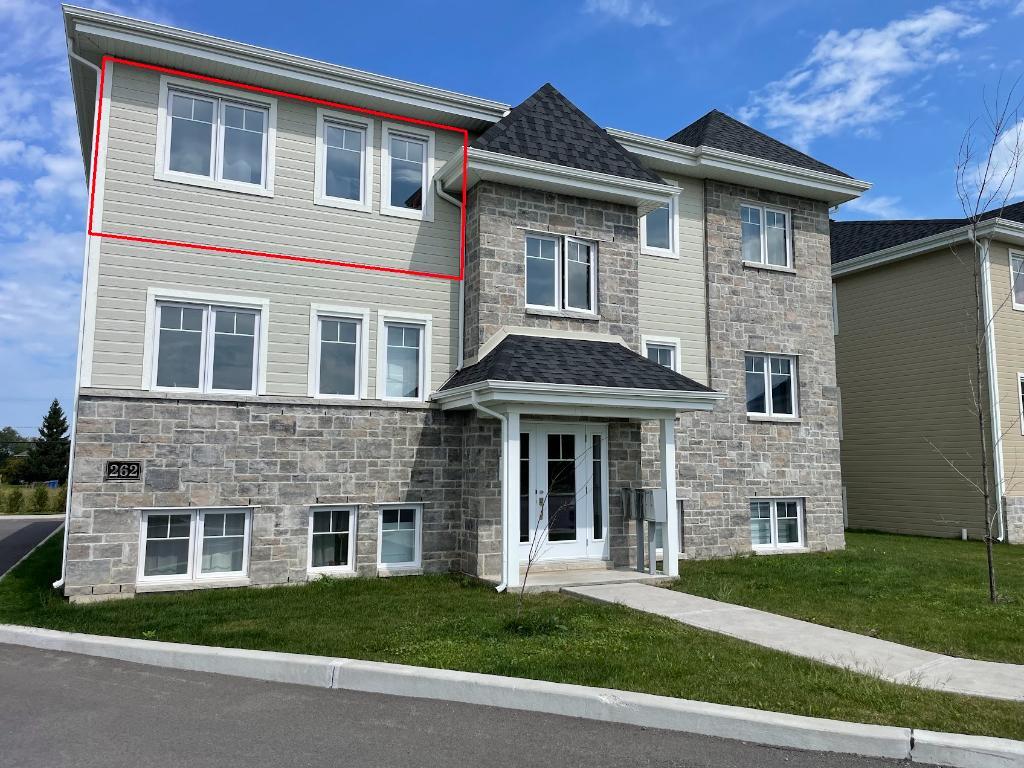 4½ moderne 2022 – dernier étage – 1er juin – Saint-Mathieu | 3279326