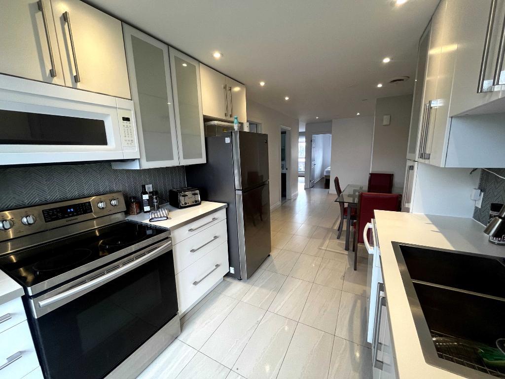 Vimont, Superbe 4½ moderne, lumineux, dernier étage (aucun voisin au-dessus) - Unité coin avec fenêtres sur trois côtés. Dispo rapidement ou 1 juillet | 3282733