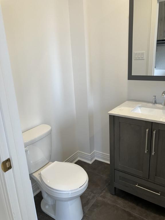 Petite-Patrie - Grand 4 ½ lumineux avec cachet | 3280109
