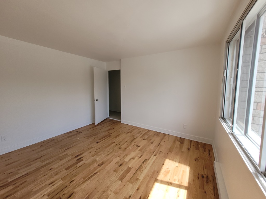 Grand 3.5 Chomedey Tel | 3281622