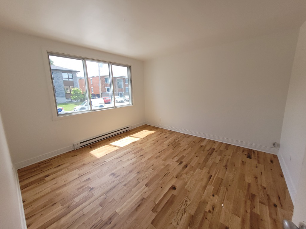 Grand 3.5 Chomedey Tel | 3281622