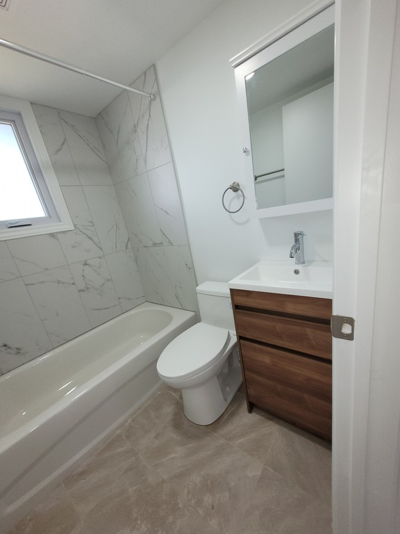 Grand 3.5 Chomedey Tel | 3281622