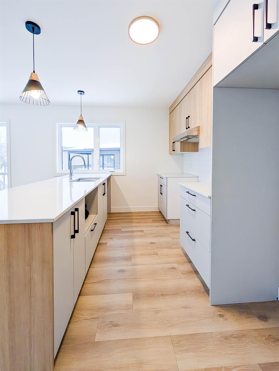 Immeuble - 16 Rue Allen Est, Waterloo 4 Et Demi + Den - Neuf - Waterloo | 3265227
