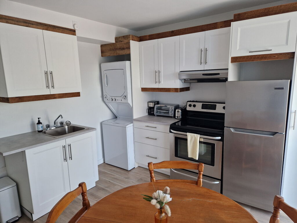 Rosemont - Superbe 3 1/2 Meublé | 3273534