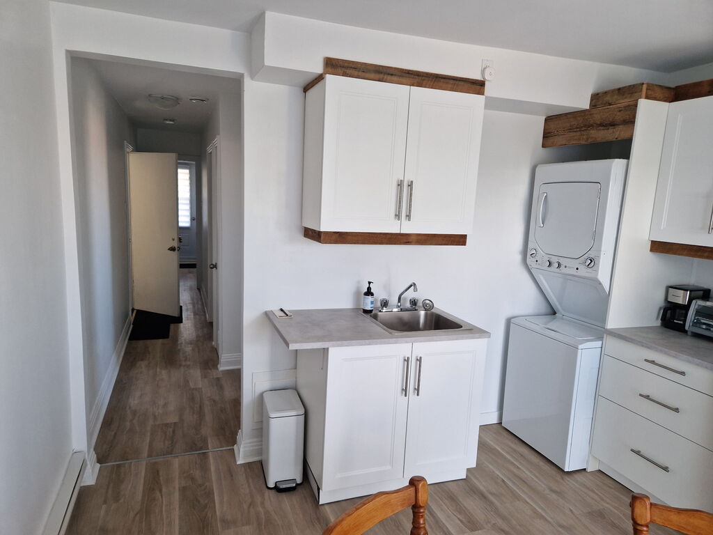 Rosemont - Superbe 3 1/2 Meublé | 3273534