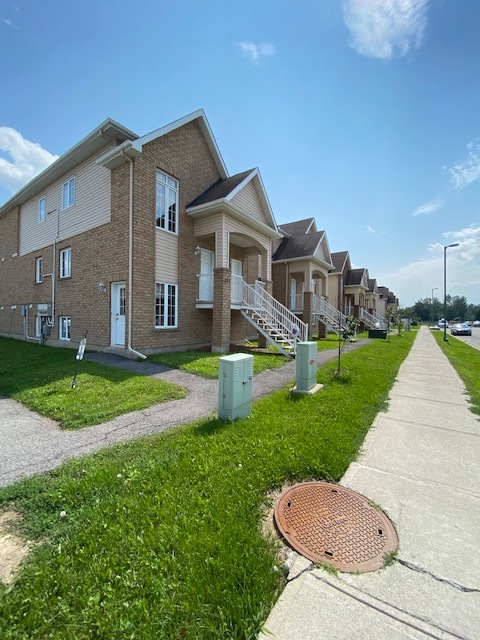 2-295Boul D'Europe-Disponible-1erJuillet | 3282846