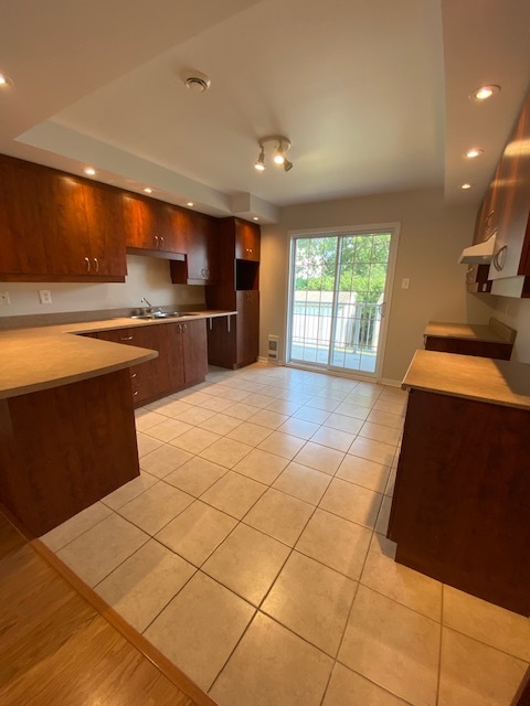 2-295Boul D'Europe-Disponible-1erJuillet | 3282846