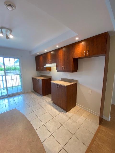 2-295Boul D'Europe-Disponible-1erJuillet | 3282846