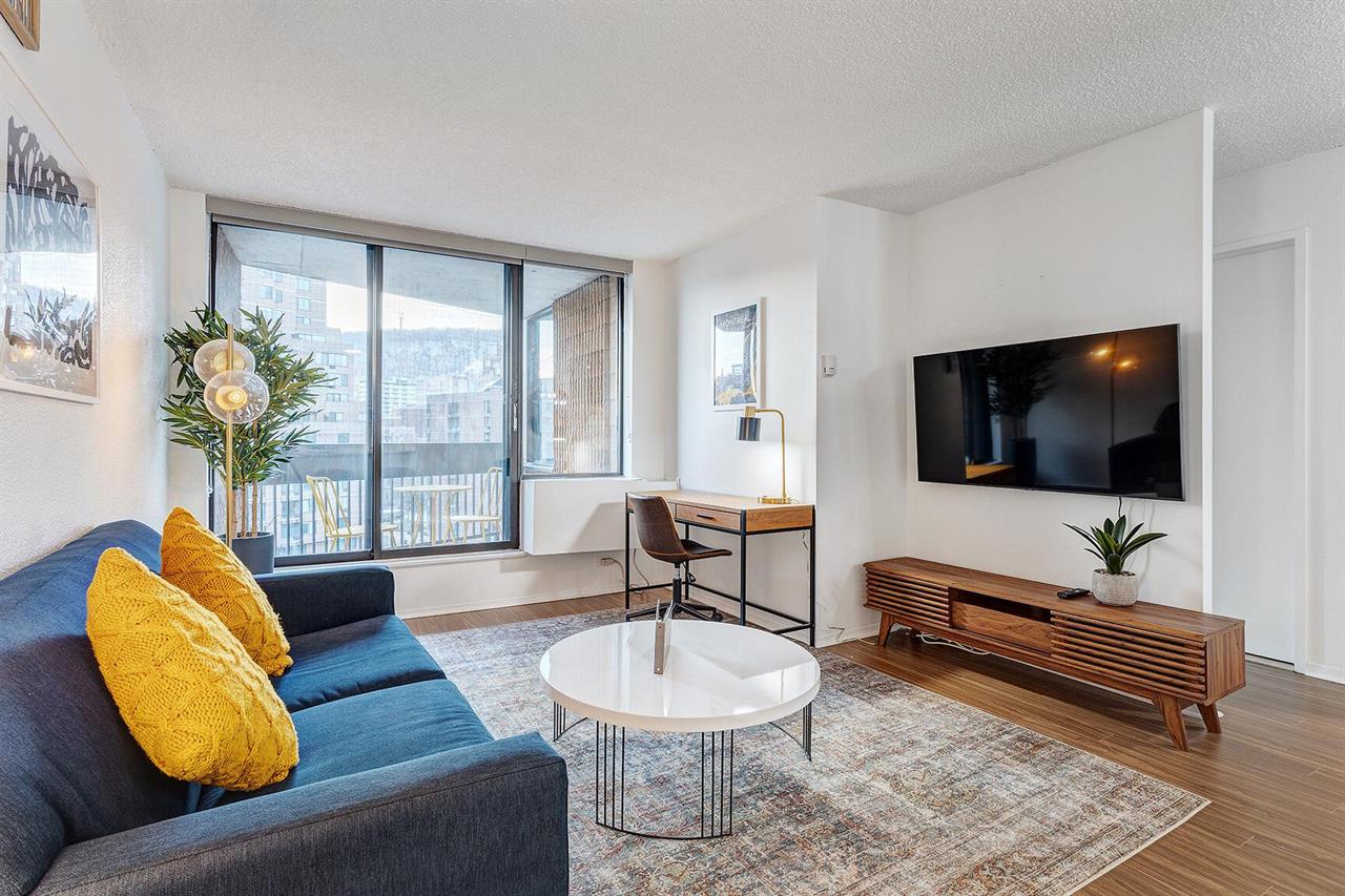 Bachelor - 350 Rue Prince-Arthur Ouest, Montréal | 3274500