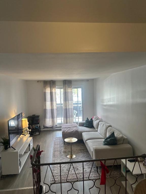 Beau et spacieux 3 1/2 à louer – Rue Notre‑Dame, près du boulevard Tricentenaire | 3281820