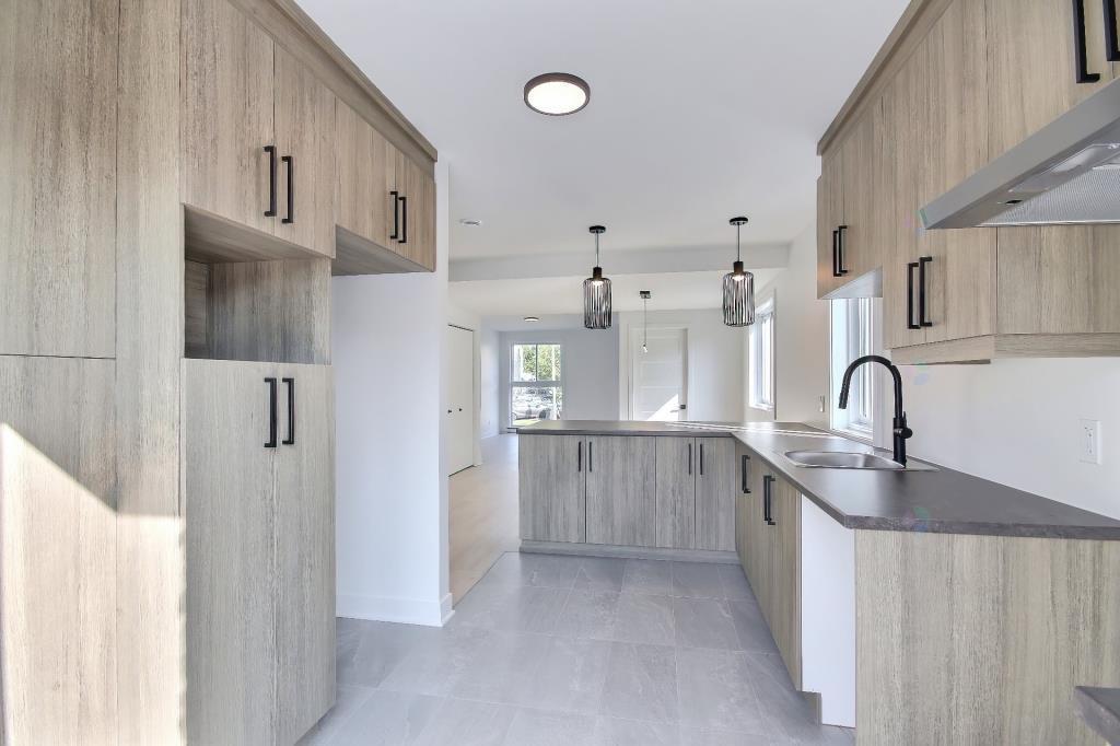 5 1/2 STYLE CONDO SUR 2 NIVEAUX RÉNOVÉ À ST-JÉRÔME | 3281859