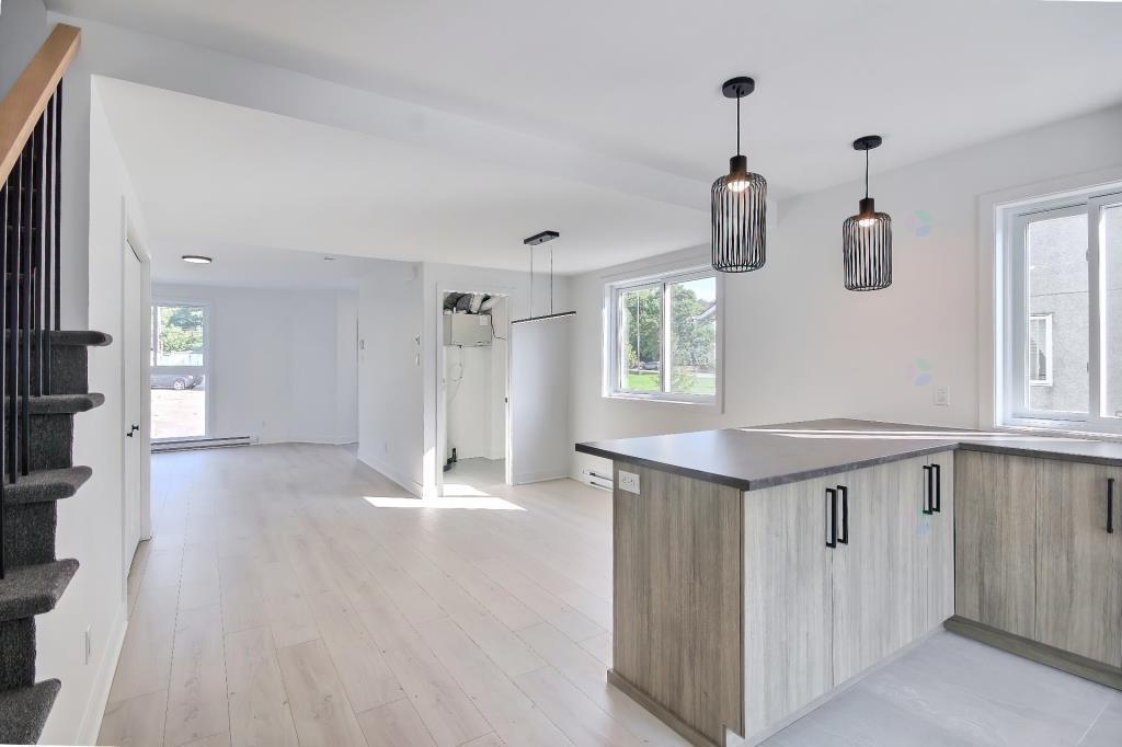 5 1/2 STYLE CONDO SUR 2 NIVEAUX RÉNOVÉ À ST-JÉRÔME | 3281859