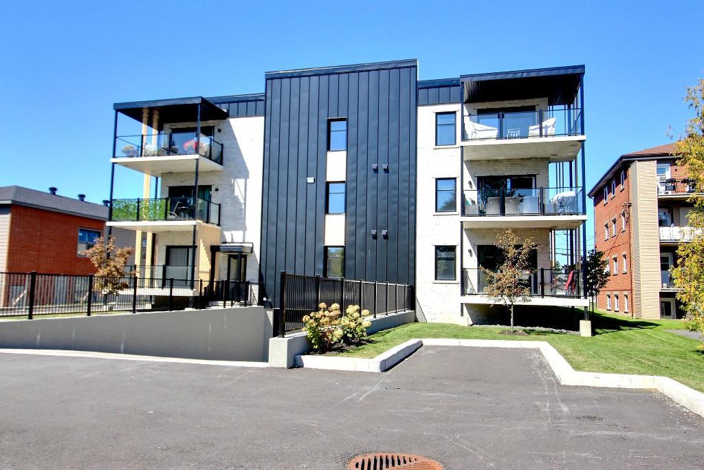 Condo avec Garage et Ascenseur à Louer: St-Luc | 3281866