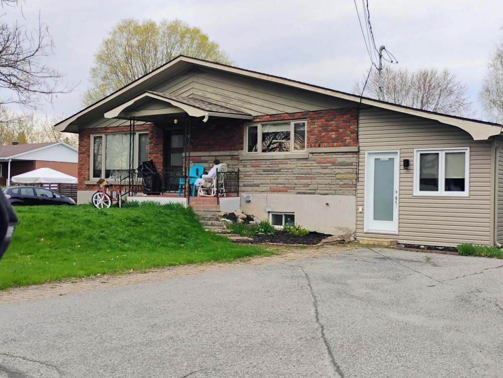 Maison unifamiliale, 3 chambres, 2 salles de bain, solarium, garage double | 3281891