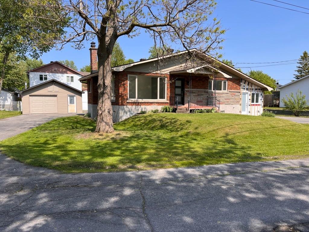 Maison unifamiliale, 3 chambres, 2 salles de bain, solarium, garage double | 3281891