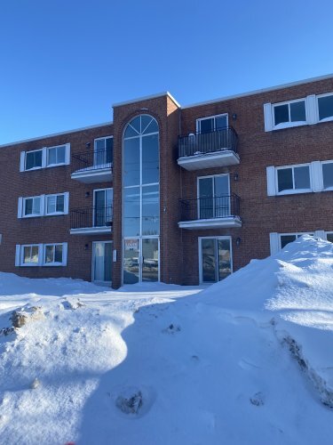 Grand 4 1/2 Lumineux Près De Tous Les Services | 3274894
