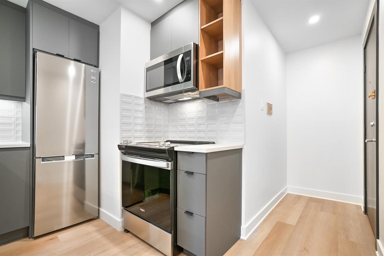 #102, 1 Bed 1 Bath - 2235 Avenue Prud'Homme, Montréal | 3282579