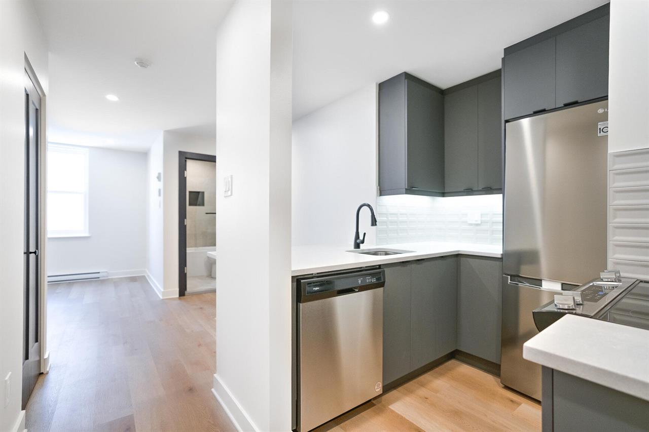 #102, 1 Bed 1 Bath - 2235 Avenue Prud'Homme, Montréal | 3282579